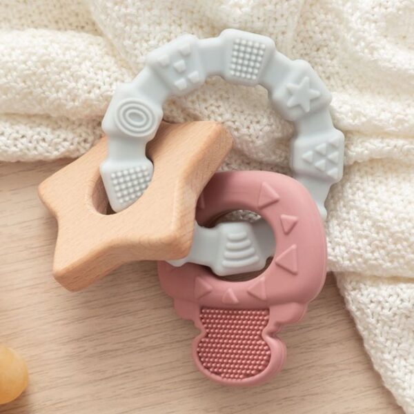 Kiokids massaggiagengive legno e silicone rosa e grigio +3m