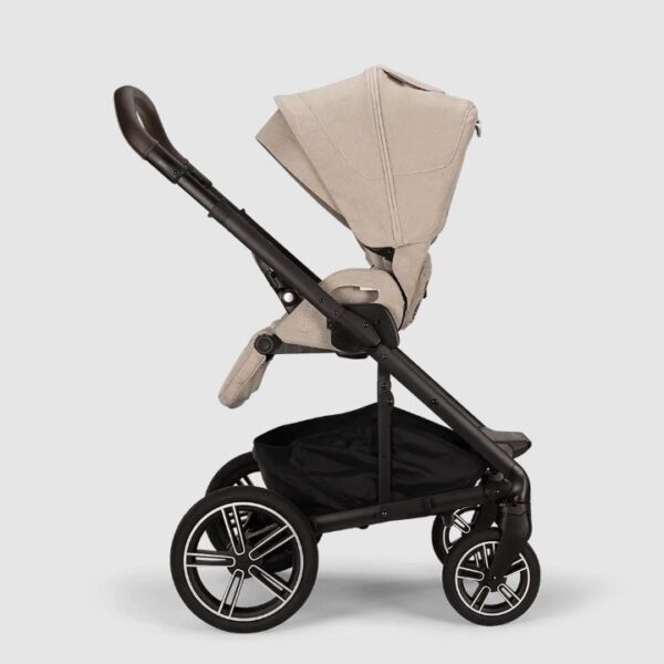 Nuna mixx next passeggino with magnetic buckle biscotti
